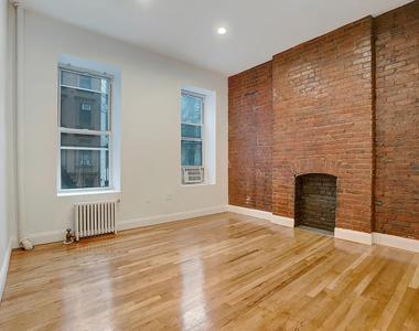 330 West 47th Street - Photo Thumbnail 1