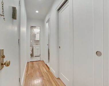 330 West 47th Street - Photo Thumbnail 5