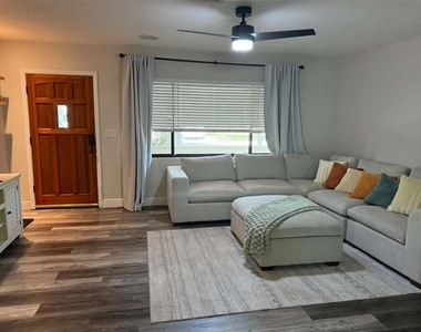 2220 Norman Drive - Photo Thumbnail 2
