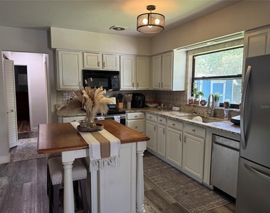 2220 Norman Drive - Photo Thumbnail 9
