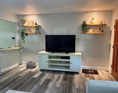 2220 Norman Drive - Photo Thumbnail 3
