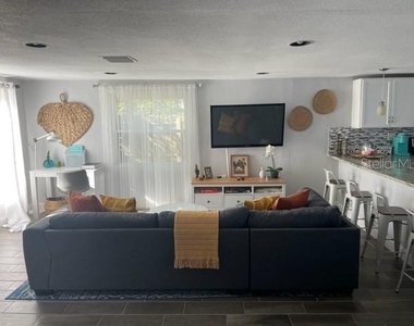 2765 61st Avenue N - Photo Thumbnail 1