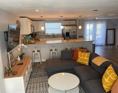 2765 61st Avenue N - Photo Thumbnail 3