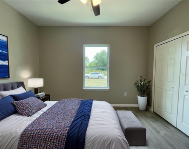 703 Camel Court - Photo Thumbnail 12