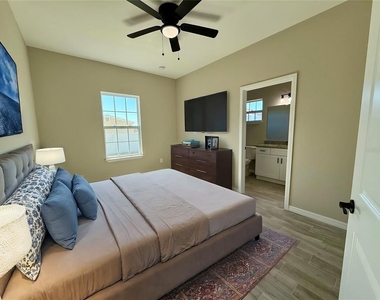701 Camel Court - Photo Thumbnail 7