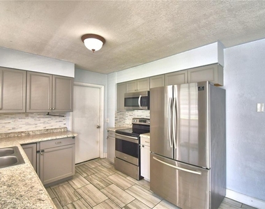 153 Browning Circle - Photo Thumbnail 8