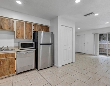 3990 Se 17th Ct - Photo Thumbnail 6