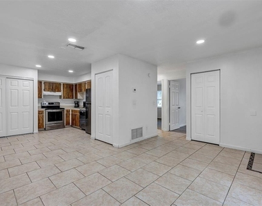 3990 Se 17th Ct - Photo Thumbnail 2