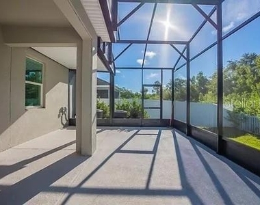 4444 Desert Rose Avenue - Photo Thumbnail 15