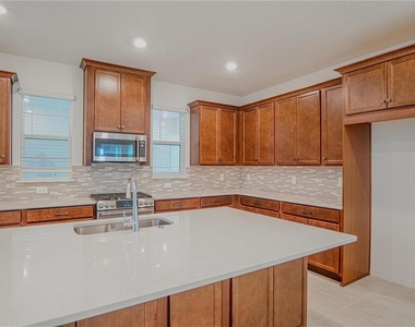 16277 Honey Harvest Street - Photo Thumbnail 10