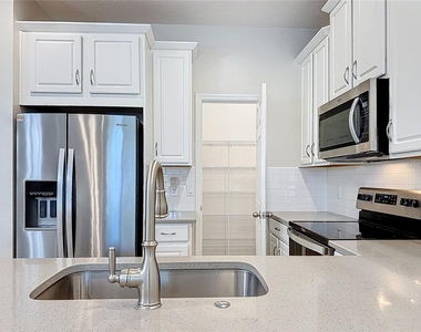 10141 Greenstone Ridge Street - Photo Thumbnail 9