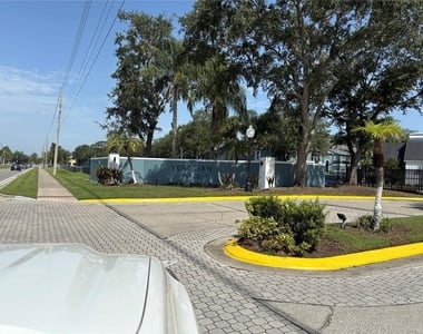 4642 Commander Drive - Photo Thumbnail 16