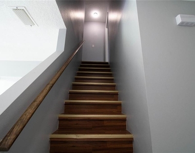 410 Australian Way - Photo Thumbnail 6