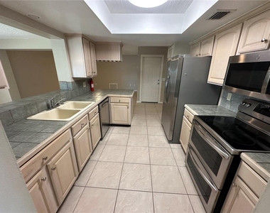 620 Lakespur Lane - Photo Thumbnail 6
