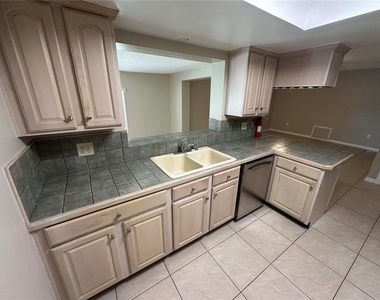 620 Lakespur Lane - Photo Thumbnail 7