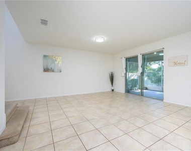 2775 Red Horse Drive - Photo Thumbnail 8