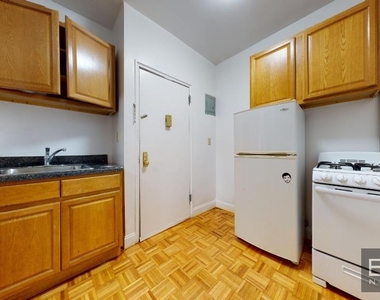 405 West 50th Street #3d - Photo Thumbnail 4