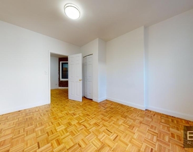 405 West 50th Street #3d - Photo Thumbnail 3