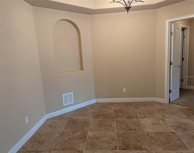 424 Luna Bella Lane - Photo Thumbnail 3