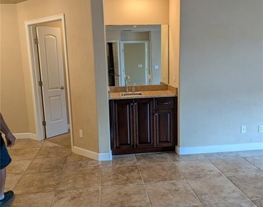424 Luna Bella Lane - Photo Thumbnail 6