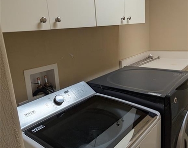 424 Luna Bella Lane - Photo Thumbnail 7