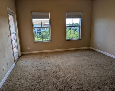 424 Luna Bella Lane - Photo Thumbnail 8