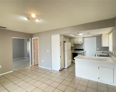 687 Lake Dexter Circle - Photo Thumbnail 6