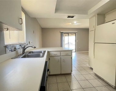 687 Lake Dexter Circle - Photo Thumbnail 8