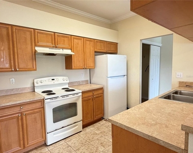 407 Eagle Pond Drive - Photo Thumbnail 4