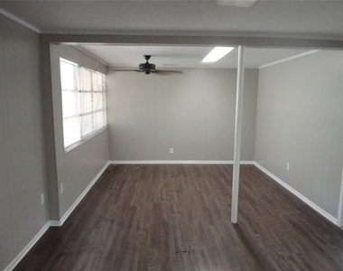 401 Nw 36th Terrace - Photo Thumbnail 12