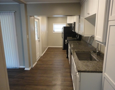 401 Nw 36th Terrace - Photo Thumbnail 5