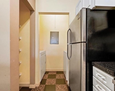 4107 Chatham Oak Court - Photo Thumbnail 3