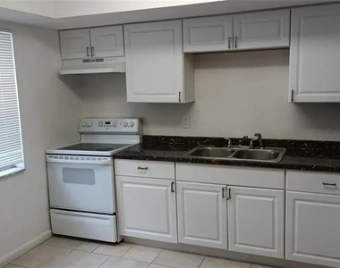 2524 Congress Street - Photo Thumbnail 14