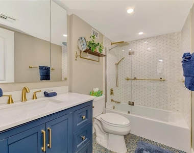 5855 Midnight Pass Road - Photo Thumbnail 11