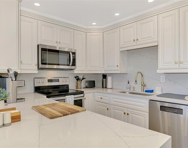 5855 Midnight Pass Road - Photo Thumbnail 8
