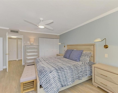 5855 Midnight Pass Road - Photo Thumbnail 14