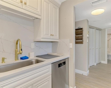 5855 Midnight Pass Road - Photo Thumbnail 10