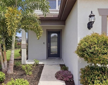 9108 Royal River Circle - Photo Thumbnail 2