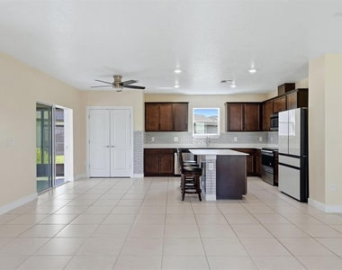9108 Royal River Circle - Photo Thumbnail 12