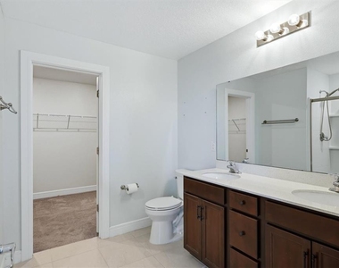 9108 Royal River Circle - Photo Thumbnail 28