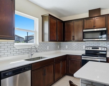 9108 Royal River Circle - Photo Thumbnail 18