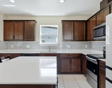9108 Royal River Circle - Photo Thumbnail 15