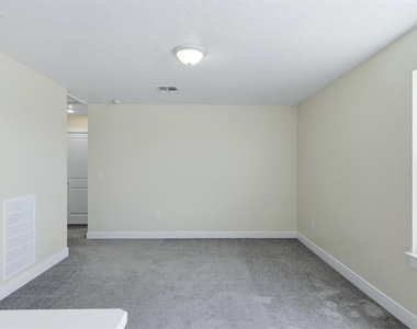 9108 Royal River Circle - Photo Thumbnail 20