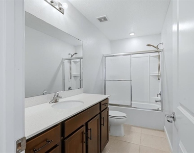 9108 Royal River Circle - Photo Thumbnail 27