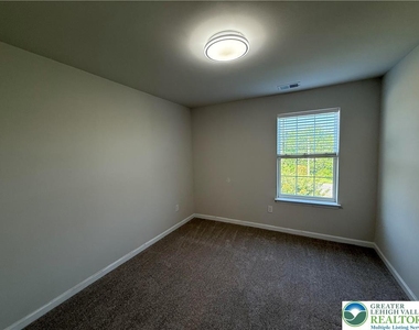 1047 Turnstone Drive - Photo Thumbnail 15