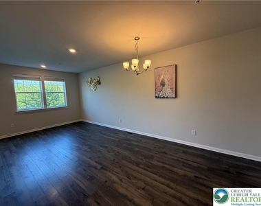 1047 Turnstone Drive - Photo Thumbnail 6