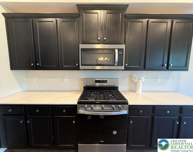 1047 Turnstone Drive - Photo Thumbnail 4