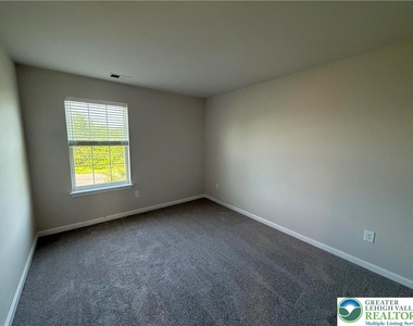 1047 Turnstone Drive - Photo Thumbnail 12