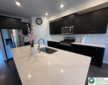 1047 Turnstone Drive - Photo Thumbnail 2
