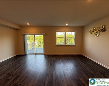1047 Turnstone Drive - Photo Thumbnail 7